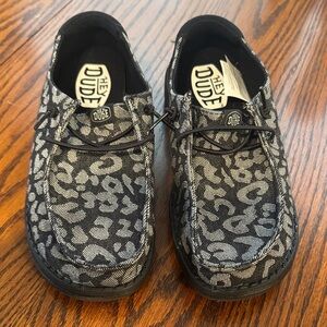 Leopard Hey Dudes